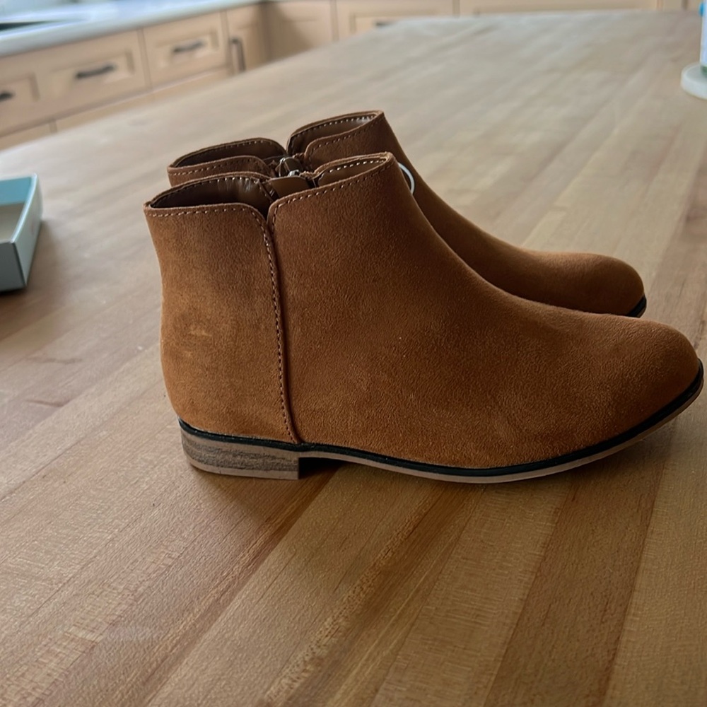 Cat & Jack opal boots size 13 girls boots. New in box